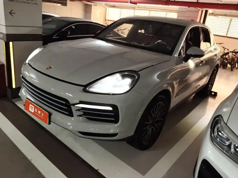Porsche Cayenne Hybrid — фото 1