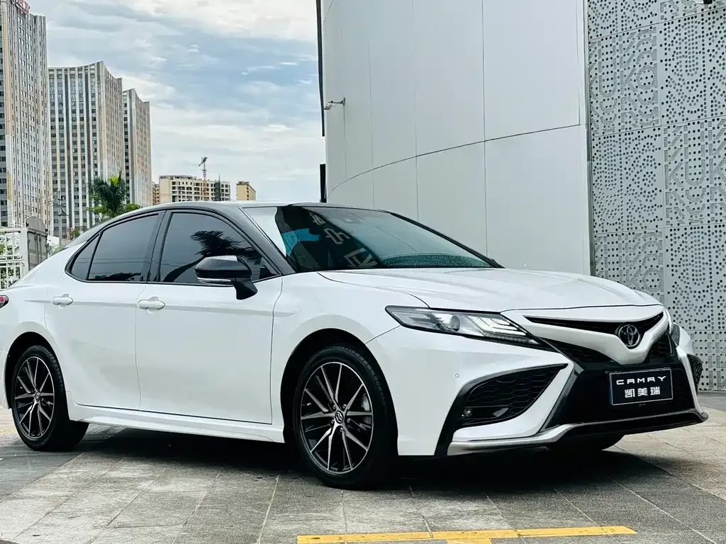 Toyota Camry — фото 10