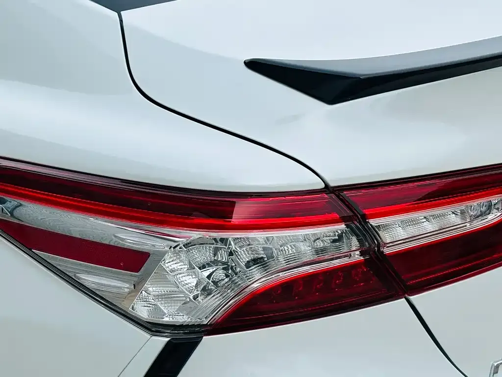 Toyota Camry — фото 7