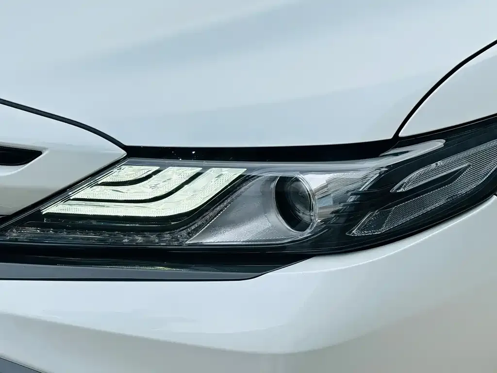 Toyota Camry — фото 6
