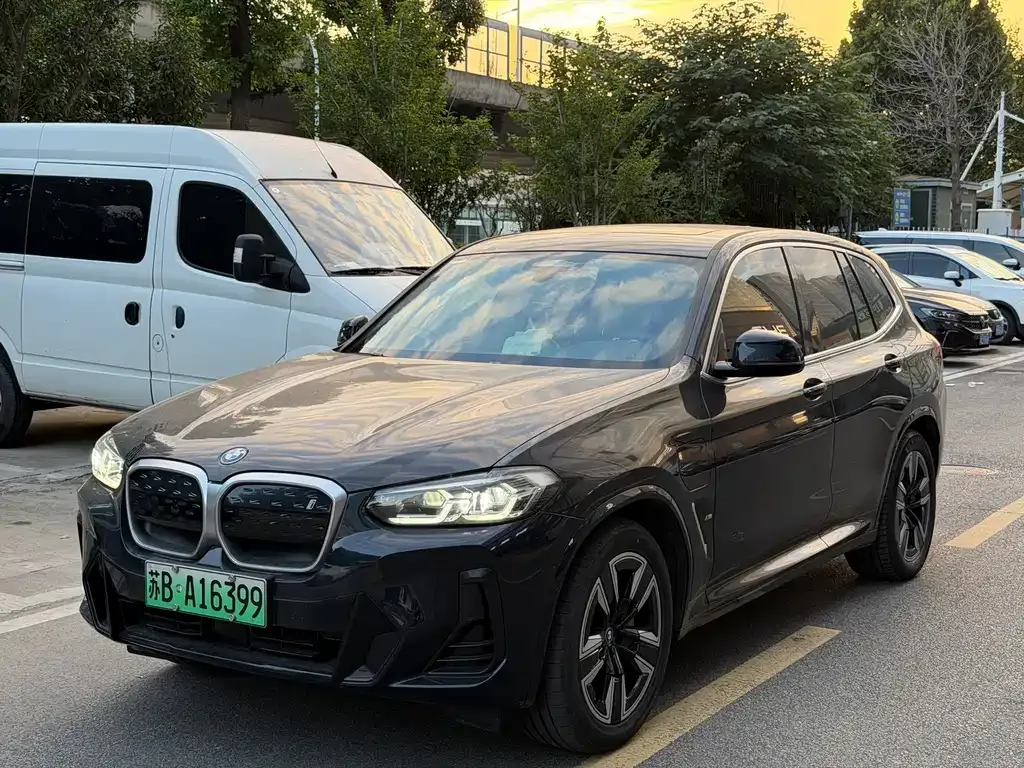 BMW iX3 — фото 1