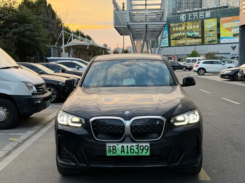 BMW iX3 — фото 3