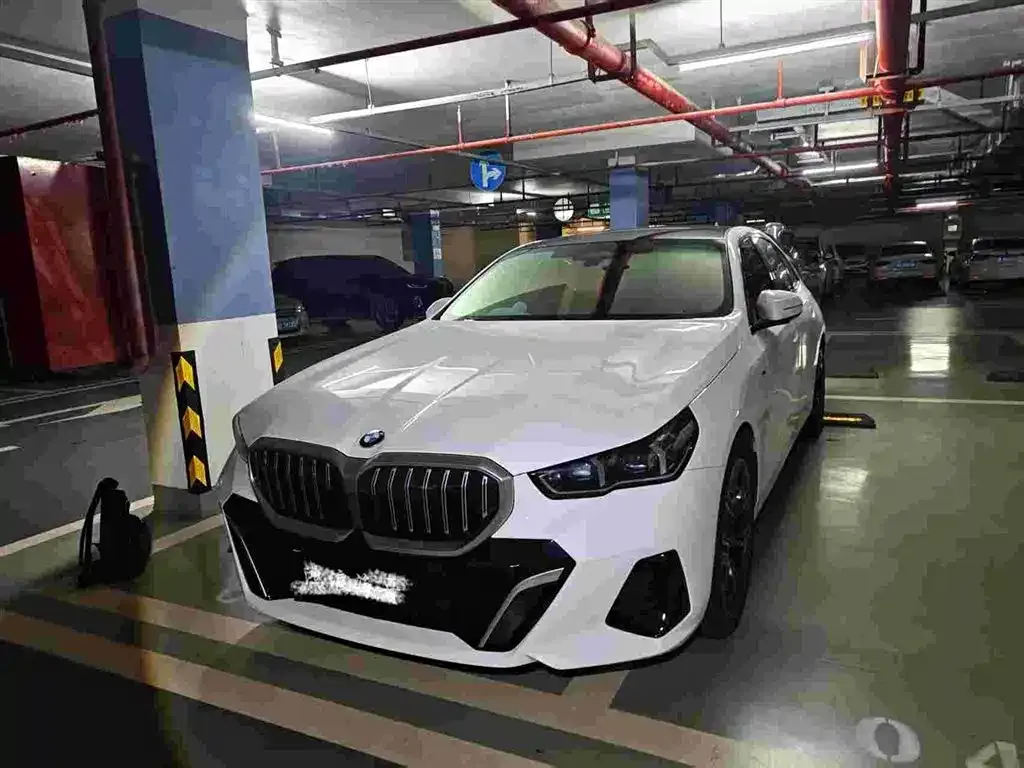 BMW 5 Series — фото 1