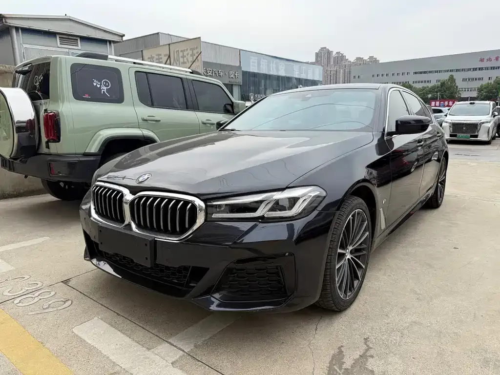 BMW 5 Series — фото 1