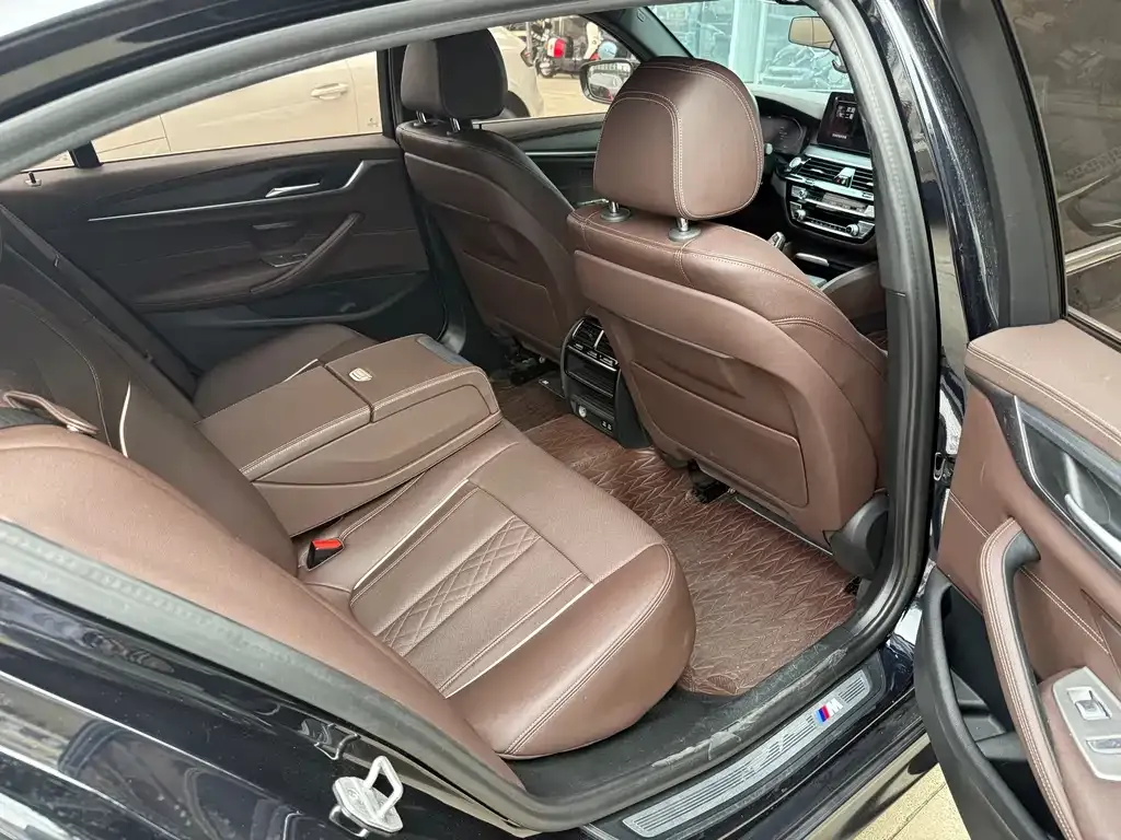BMW 5 Series — фото 10
