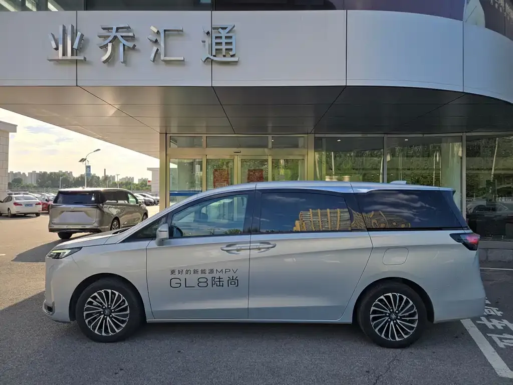 Buick GL8 Hybrid — фото 7