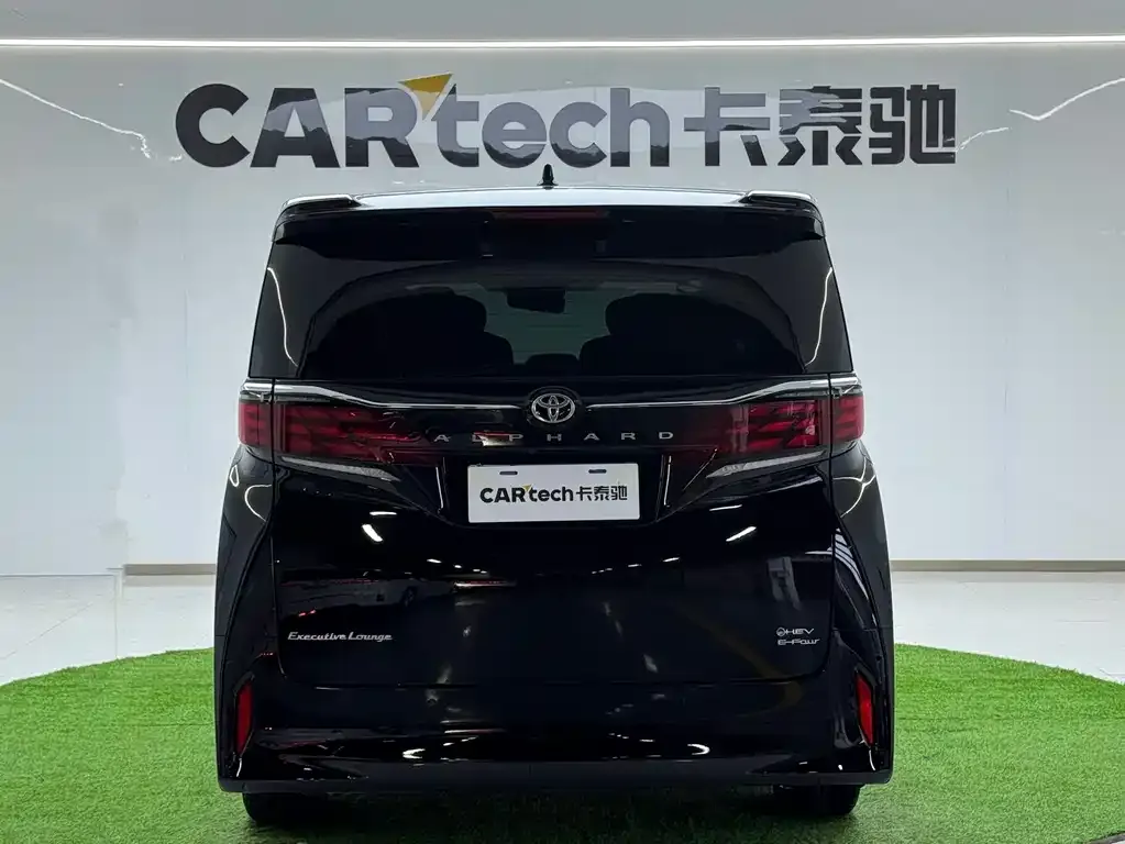 Toyota Alphard — фото 10