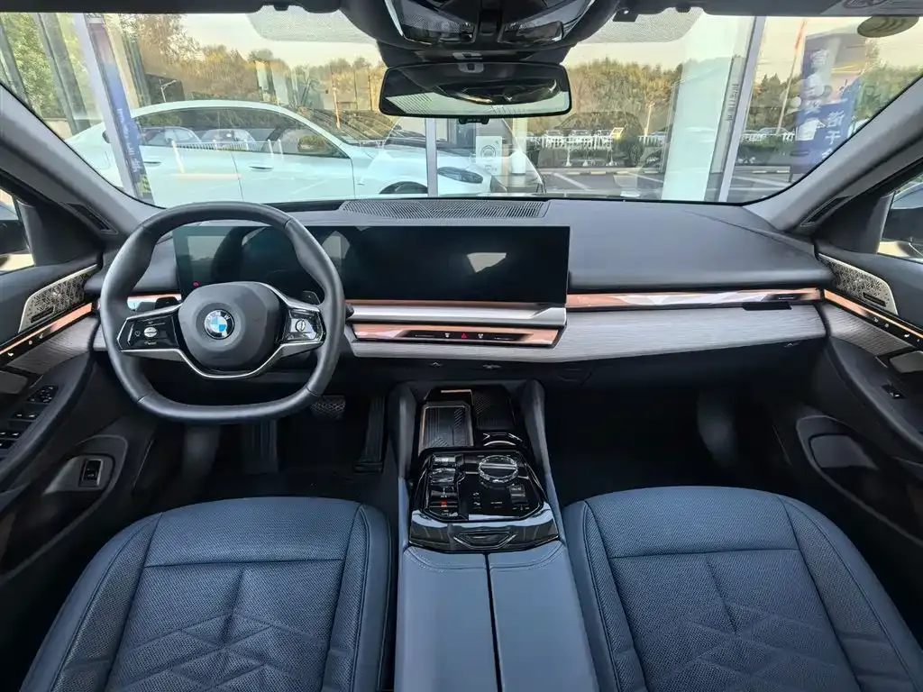 BMW 5 Series — фото 2