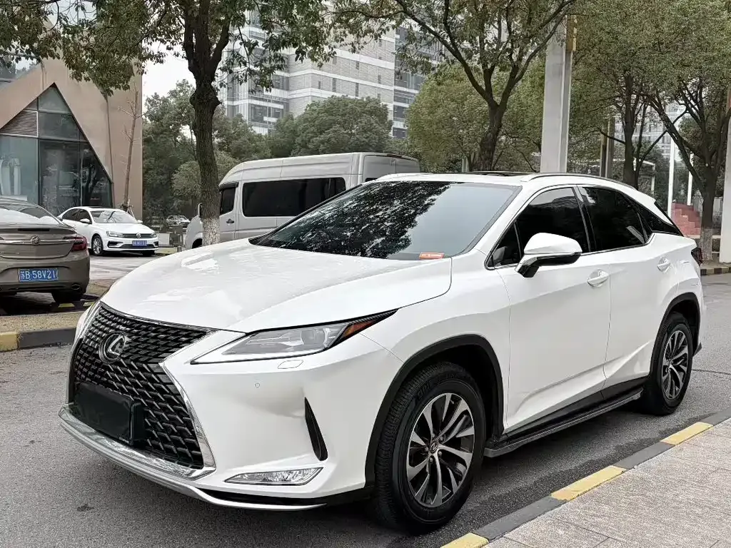 Lexus RX — фото 1
