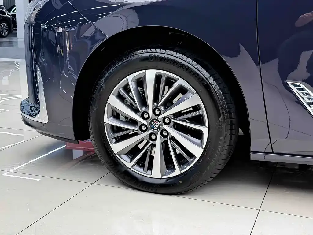 Buick GL8 Hybrid — фото 3
