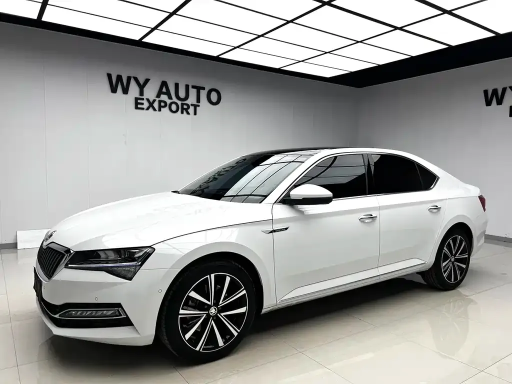 Skoda Superb — фото 1