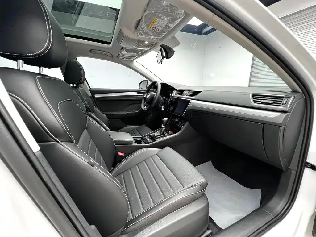 Skoda Superb — фото 9