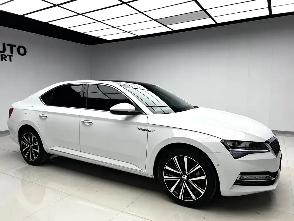 Skoda Superb — фото 4