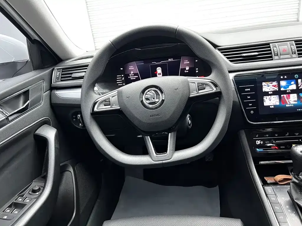 Skoda Superb — фото 7