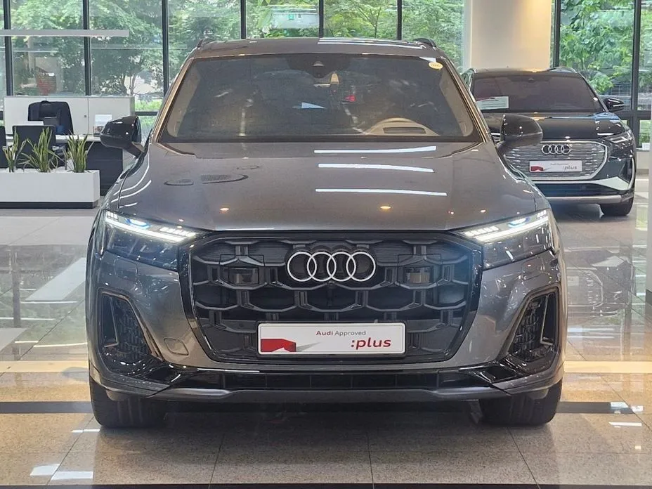 Audi Q7 — фото 1