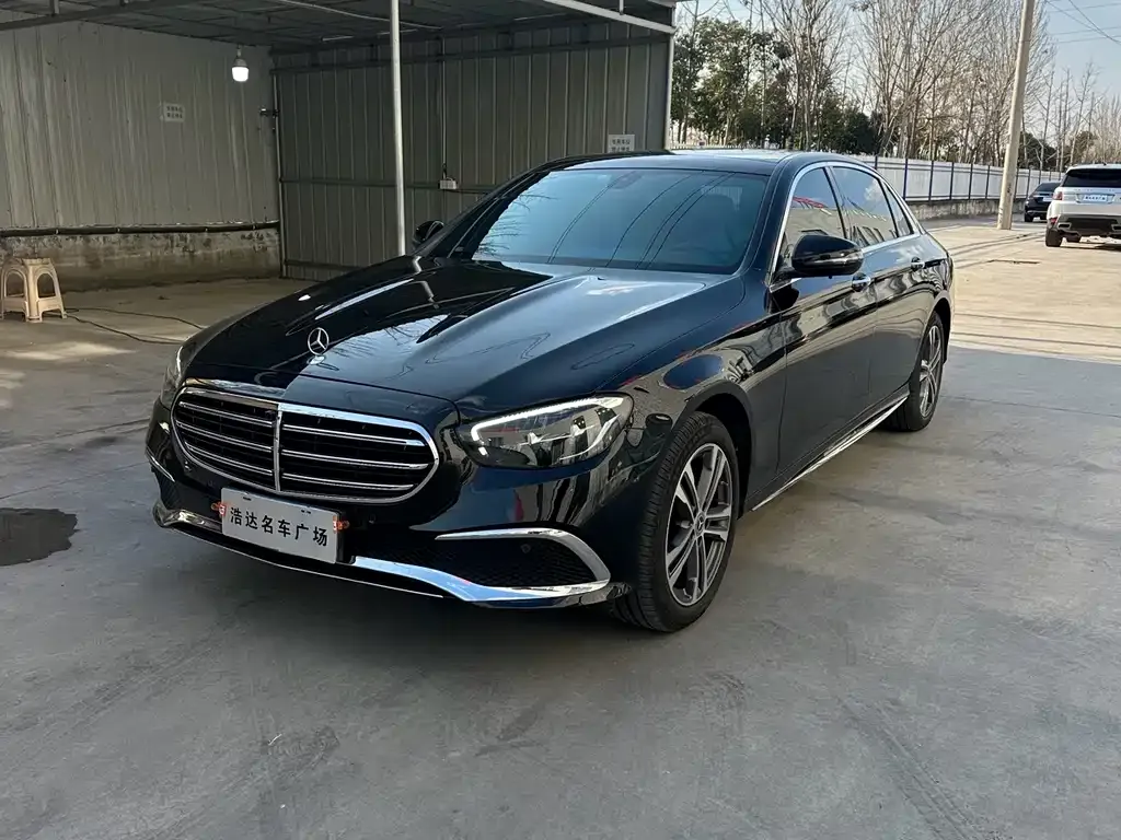 Mercedes-Benz E-Class — фото 1