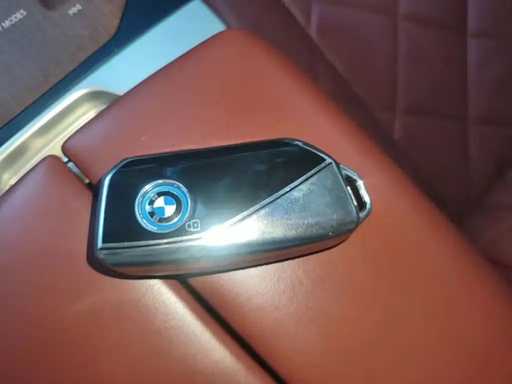 BMW iX — фото 2