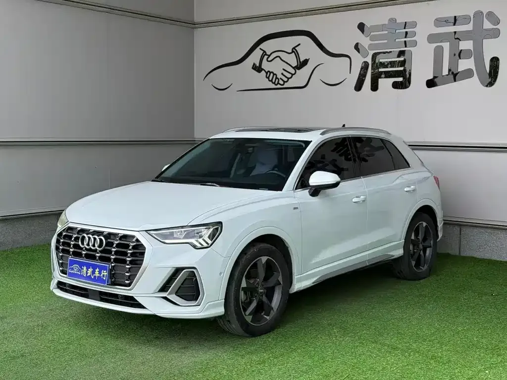 Audi Q3 — фото 1