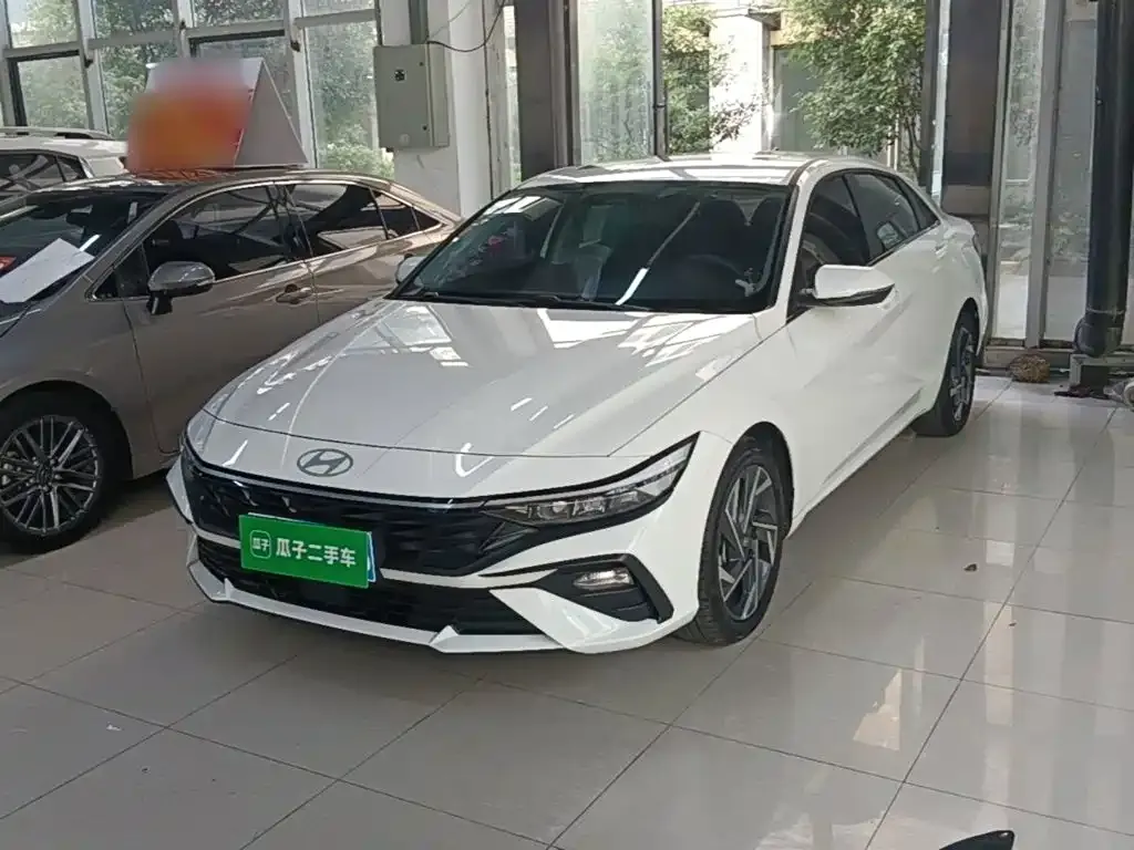 Hyundai Elantra — фото 2
