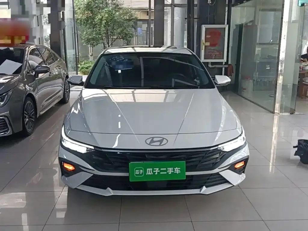 Hyundai Elantra — фото 5