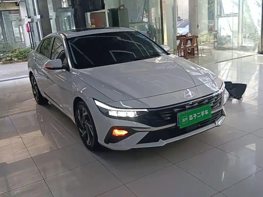 Hyundai Elantra — фото 3
