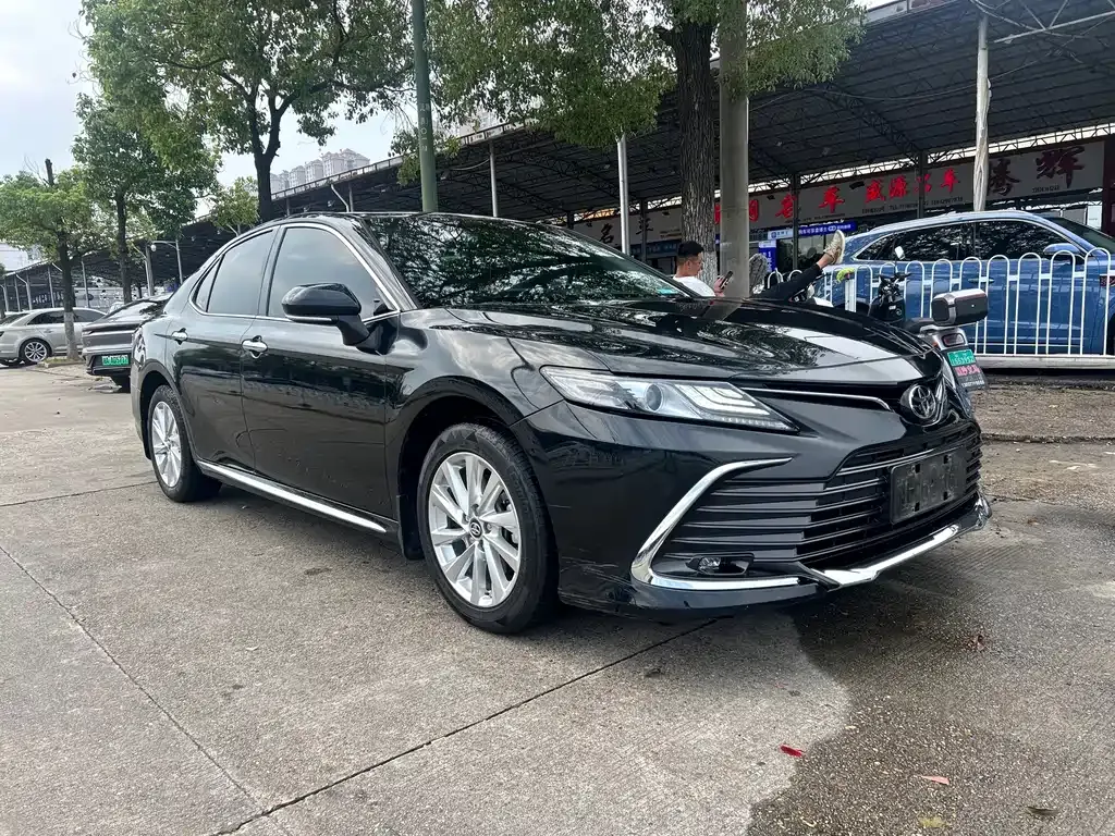 Toyota Camry — фото 5