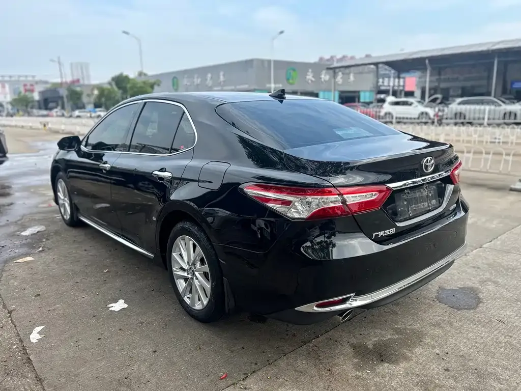 Toyota Camry — фото 6