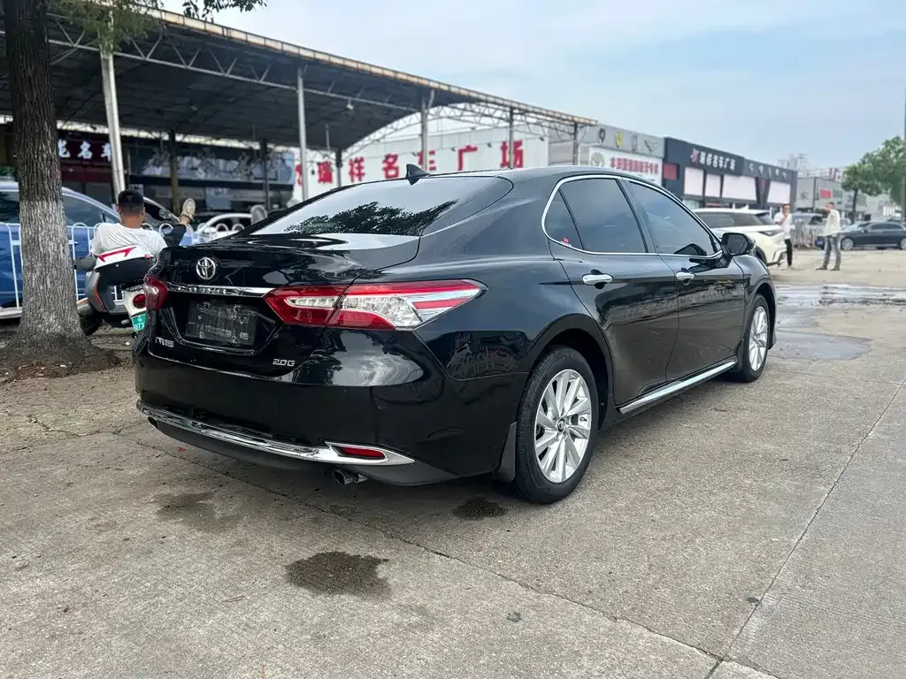 Toyota Camry — фото 10