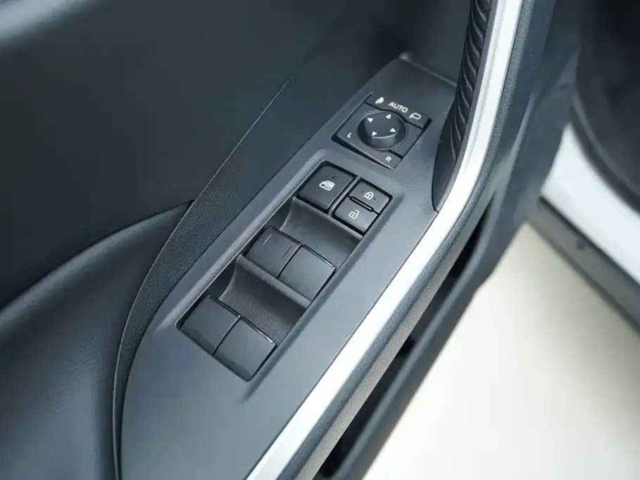 Toyota RAV4 — фото 2