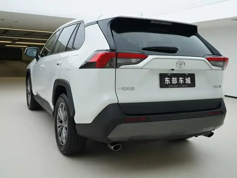 Toyota RAV4 — фото 7