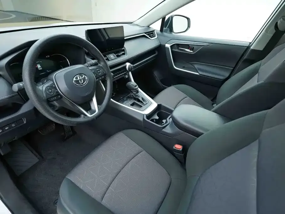Toyota RAV4 — фото 3