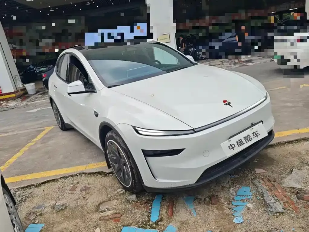 Tesla Model Y L — фото 4