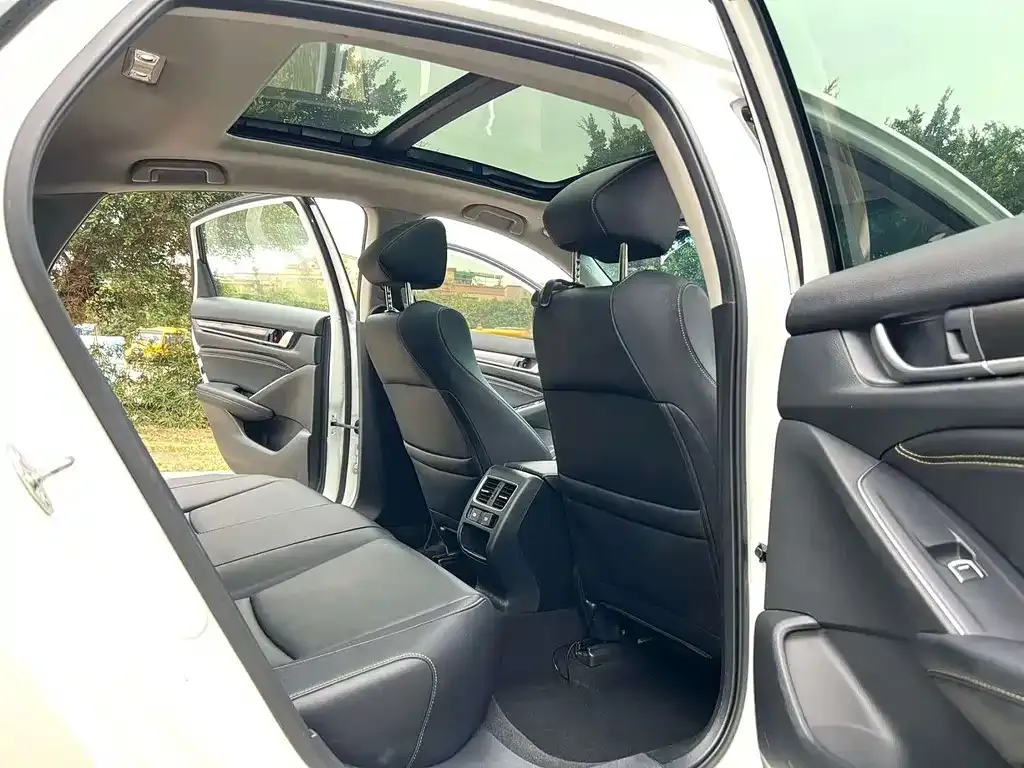 Honda Accord — фото 7