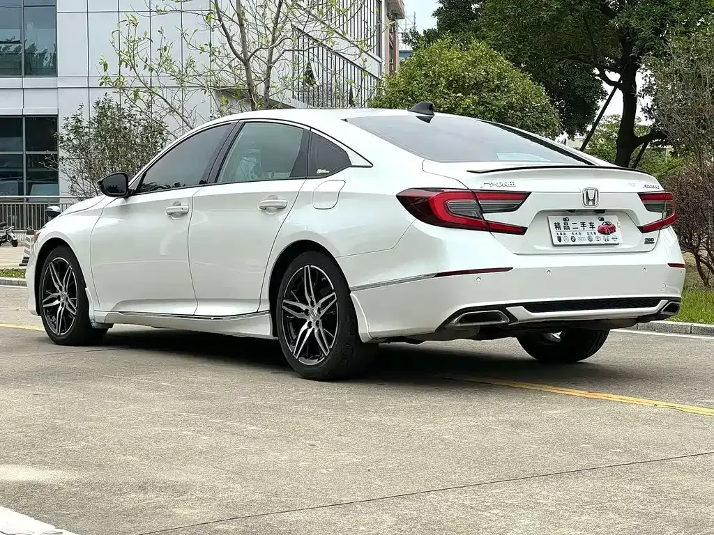 Honda Accord — фото 10