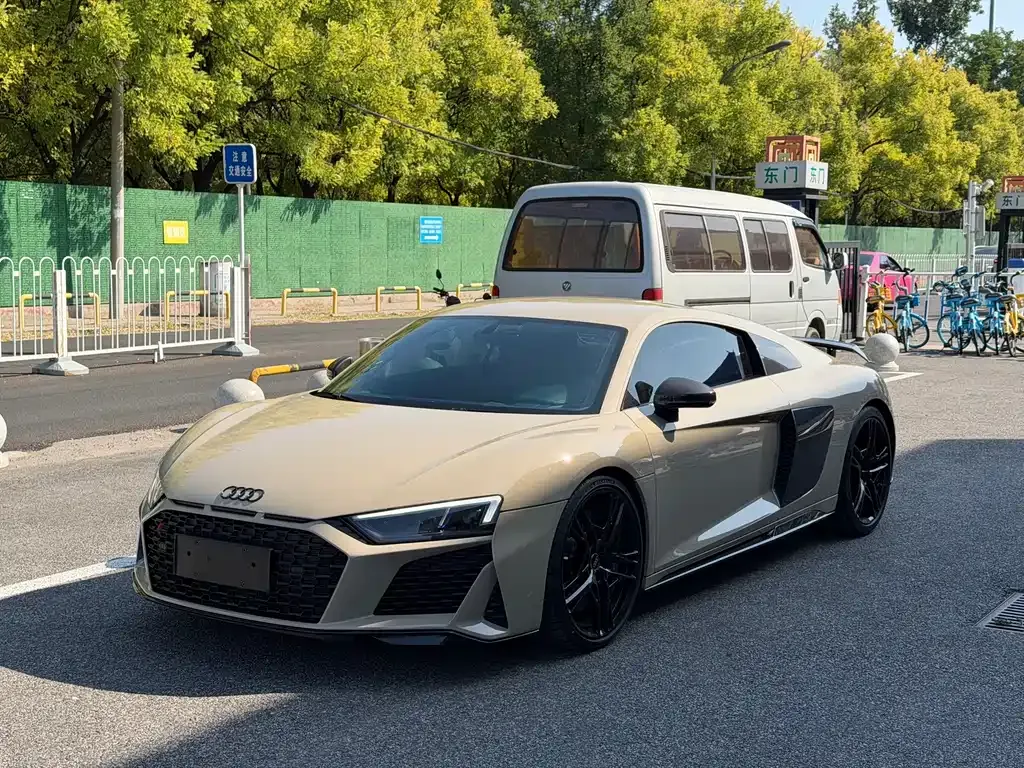 Audi R8 — фото 1