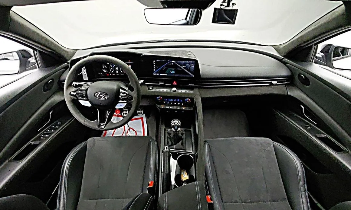 Hyundai AVANTE — фото 8