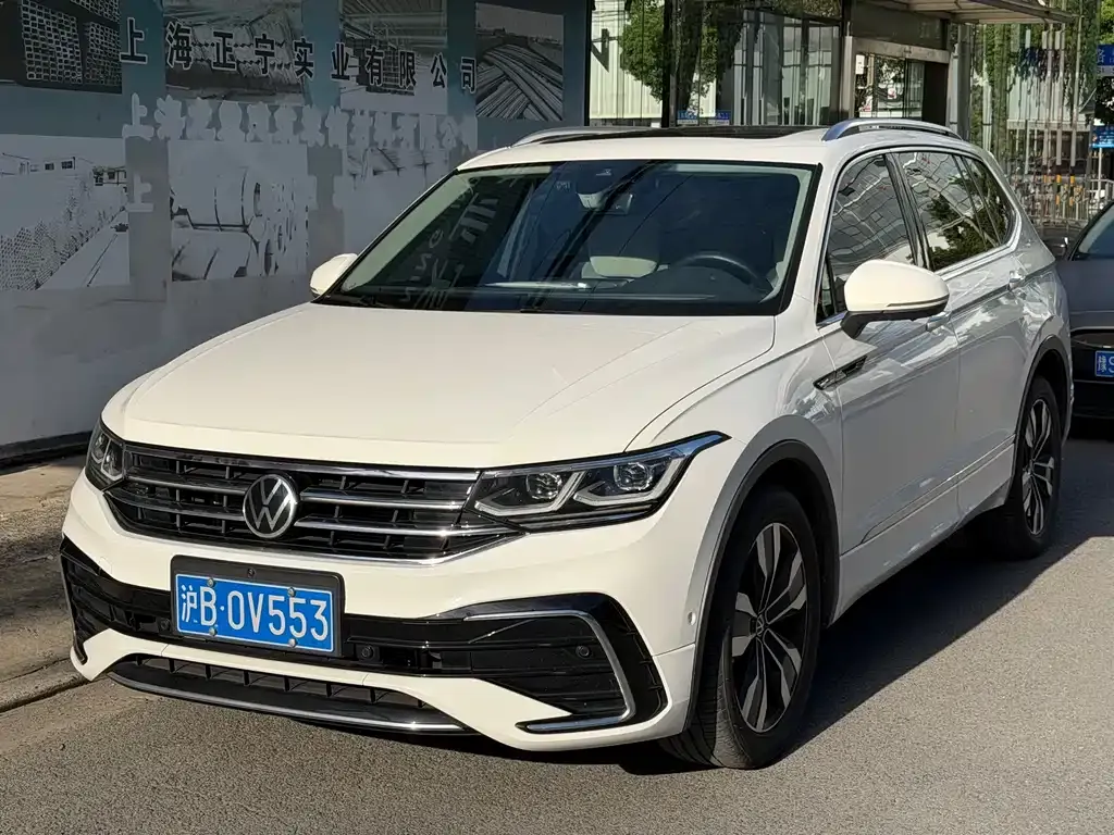 Volkswagen Tiguan L — фото 1