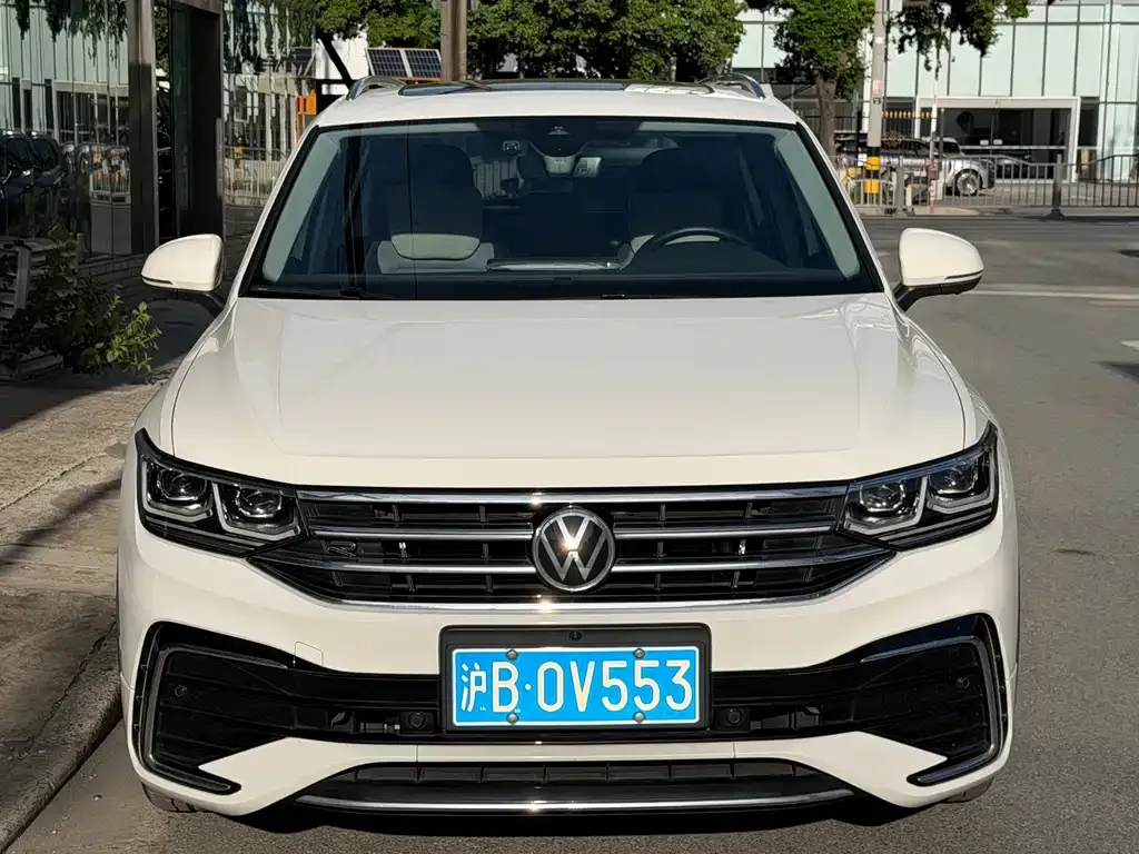 Volkswagen Tiguan L — фото 3