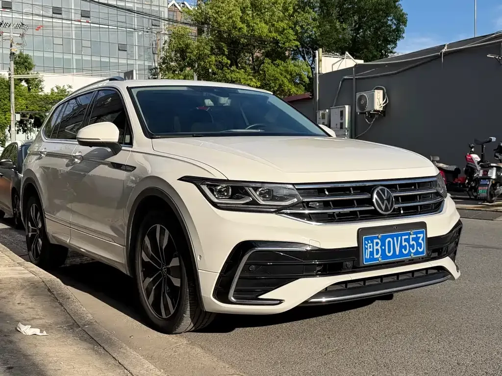Volkswagen Tiguan L — фото 8