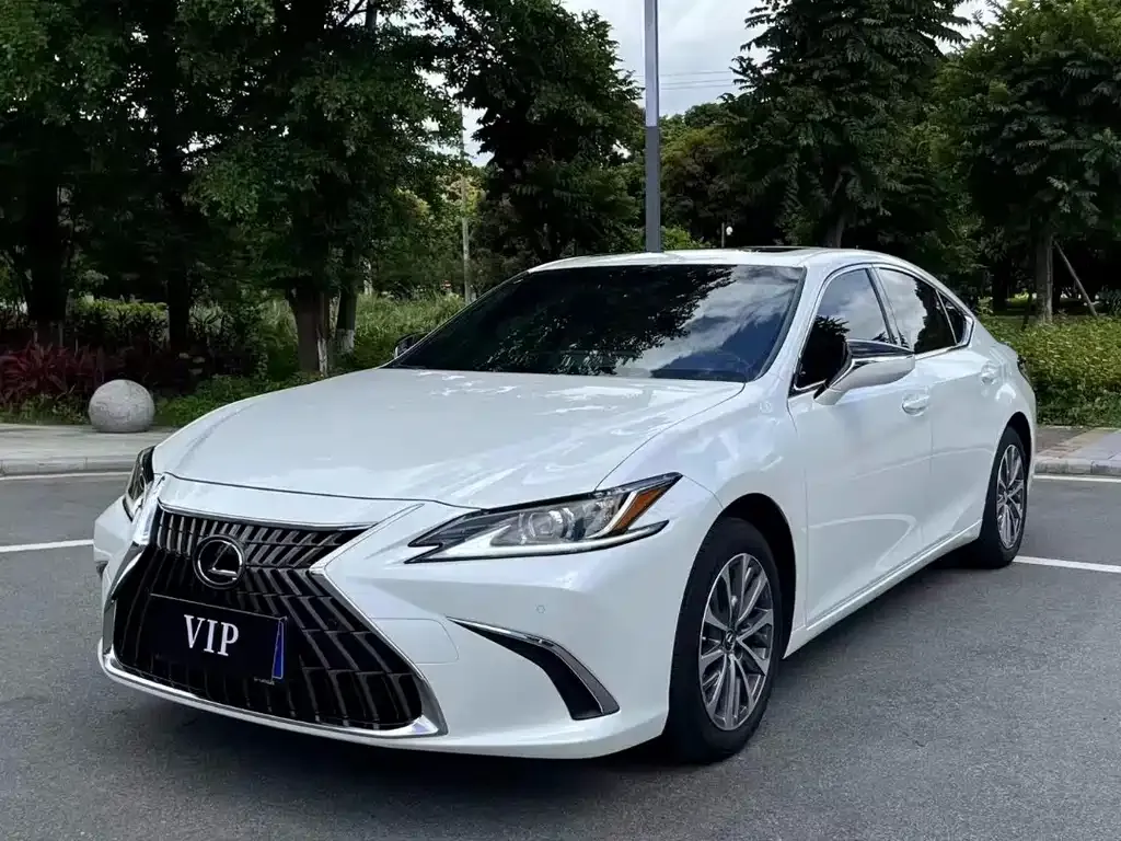 Lexus ES — фото 1