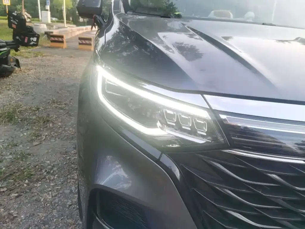 Roewe iMAX8 — фото 10