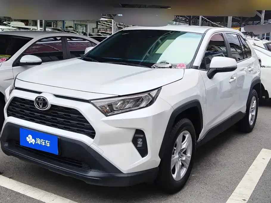 Toyota RAV4 — фото 1