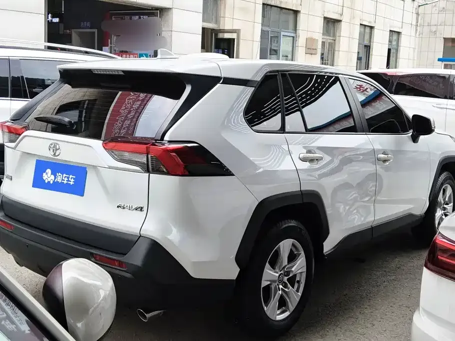 Toyota RAV4 — фото 2