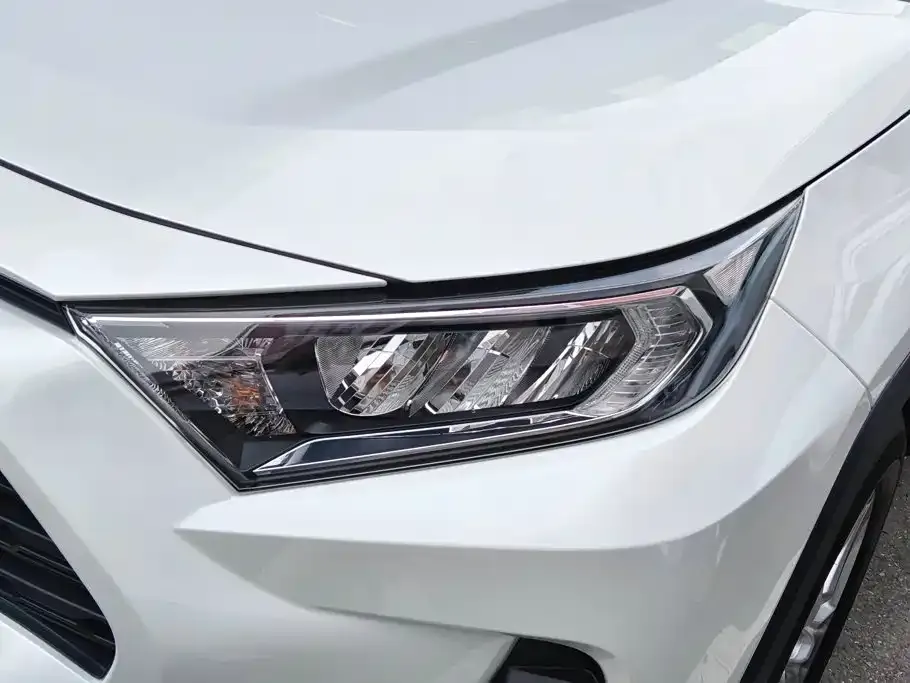 Toyota RAV4 — фото 4