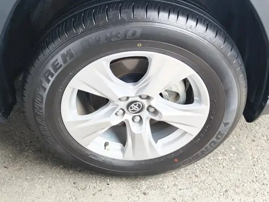 Toyota RAV4 — фото 9