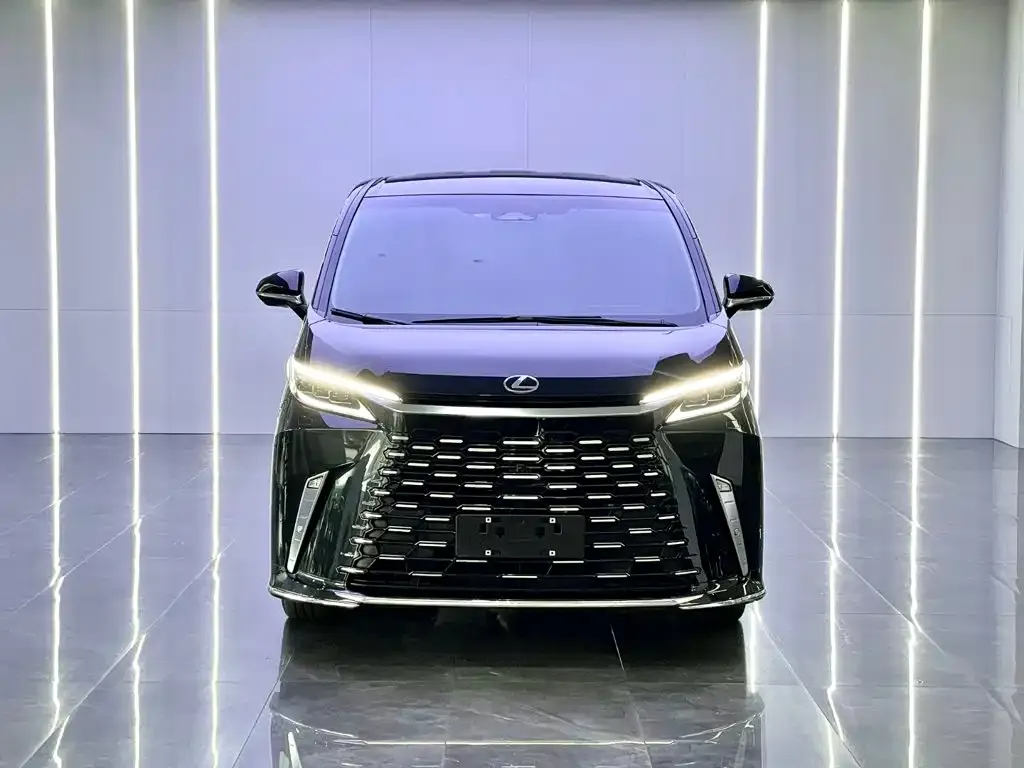 Lexus LM — фото 6