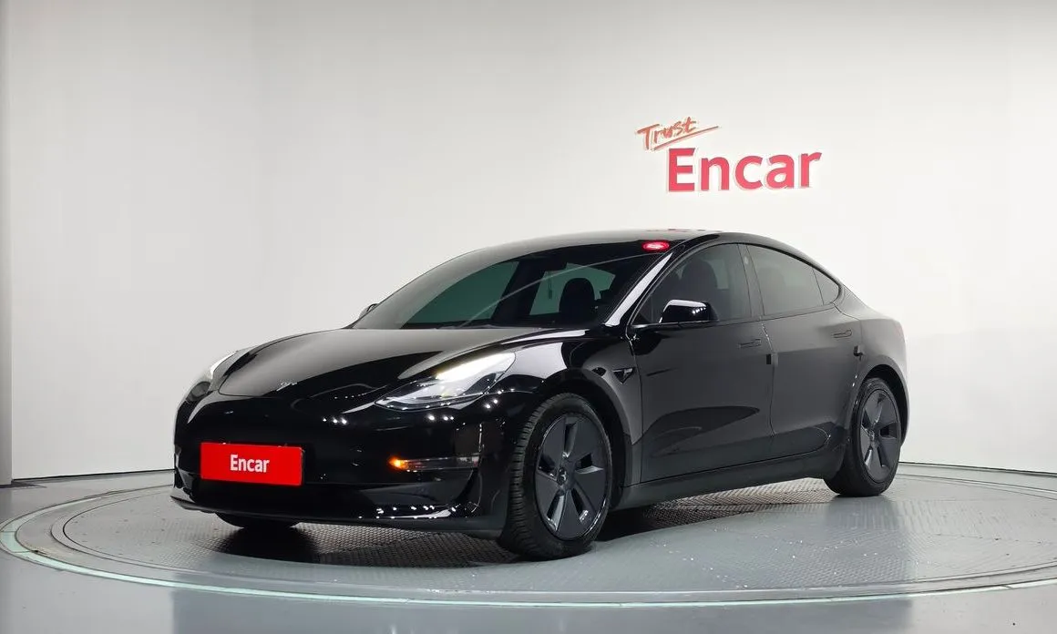 Tesla Model 3 — фото 1