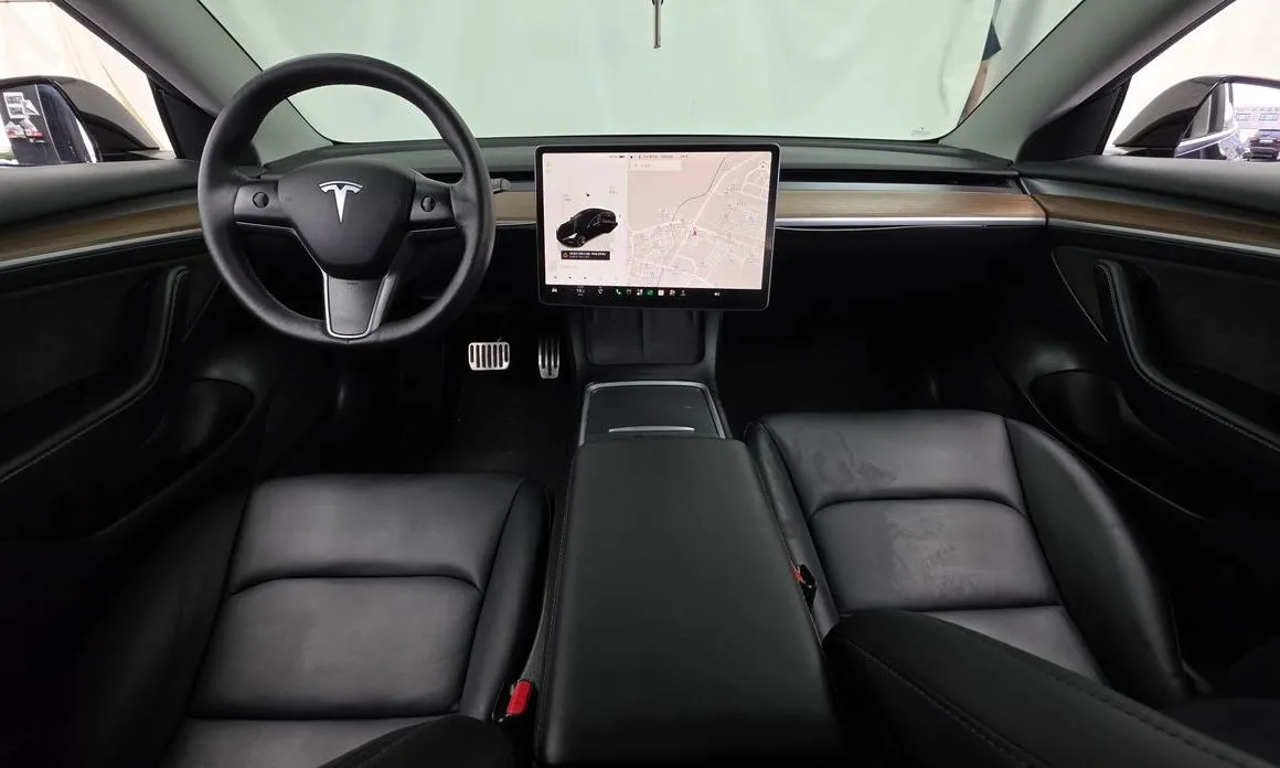 Tesla Model 3 — фото 8