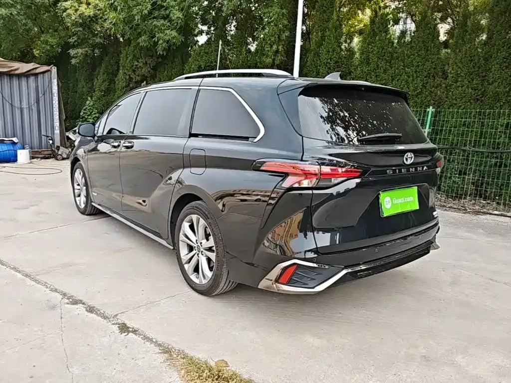 Toyota Sienna — фото 7