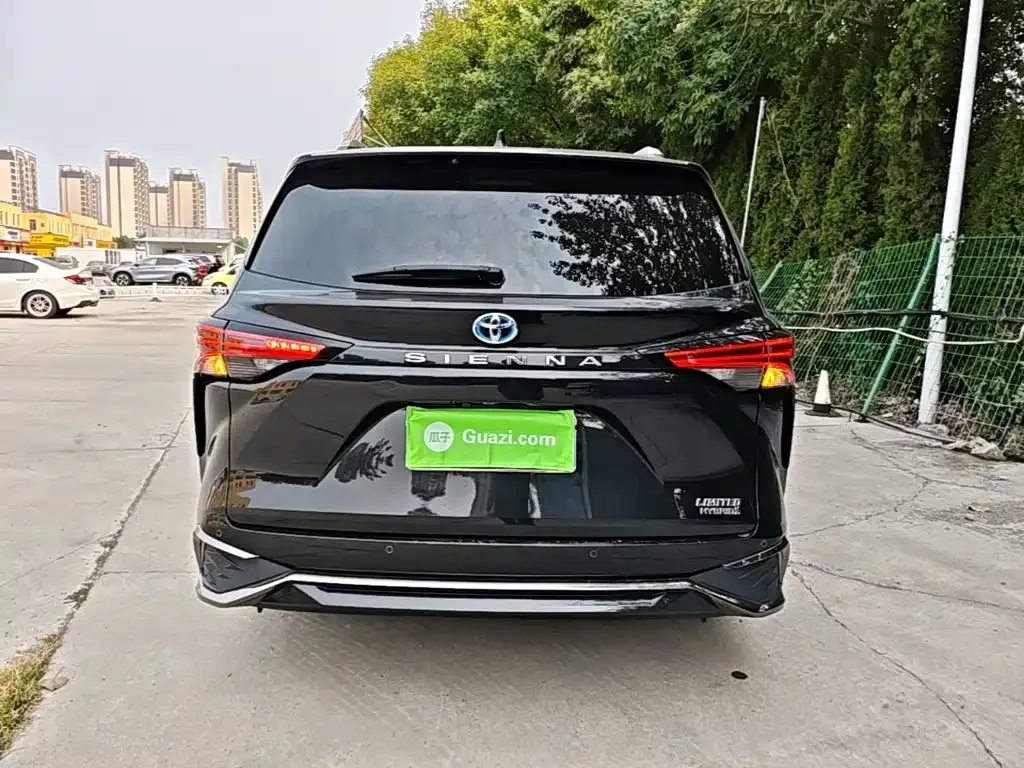 Toyota Sienna — фото 10